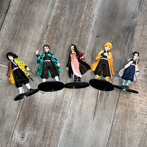 Pack of 5 demon slayer figurines! Perfect condition.!!
